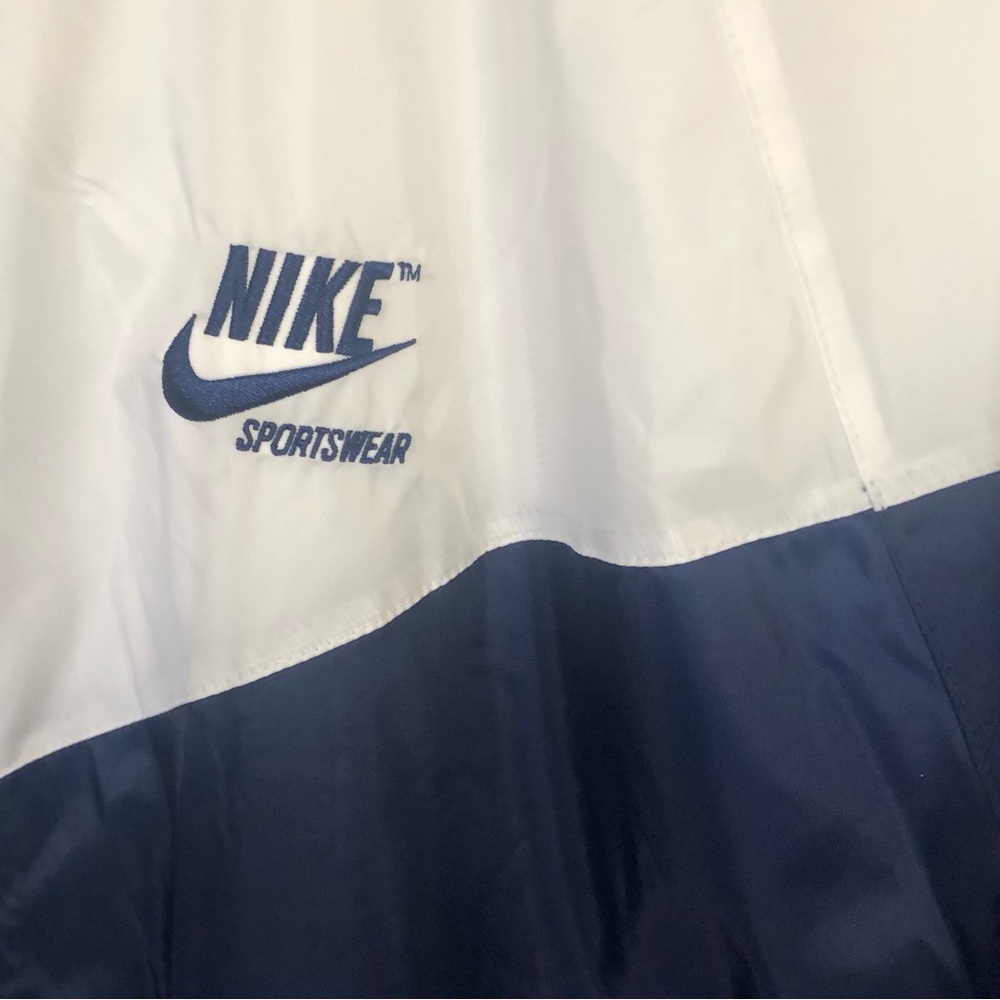 Nike Men’s White & Navy Windbreaker Jacket - Picture 7 of 9